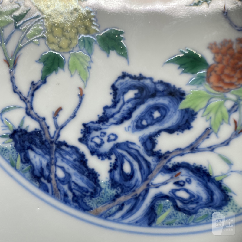 清雍正 斗彩蝶恋花纹盘 - 图11